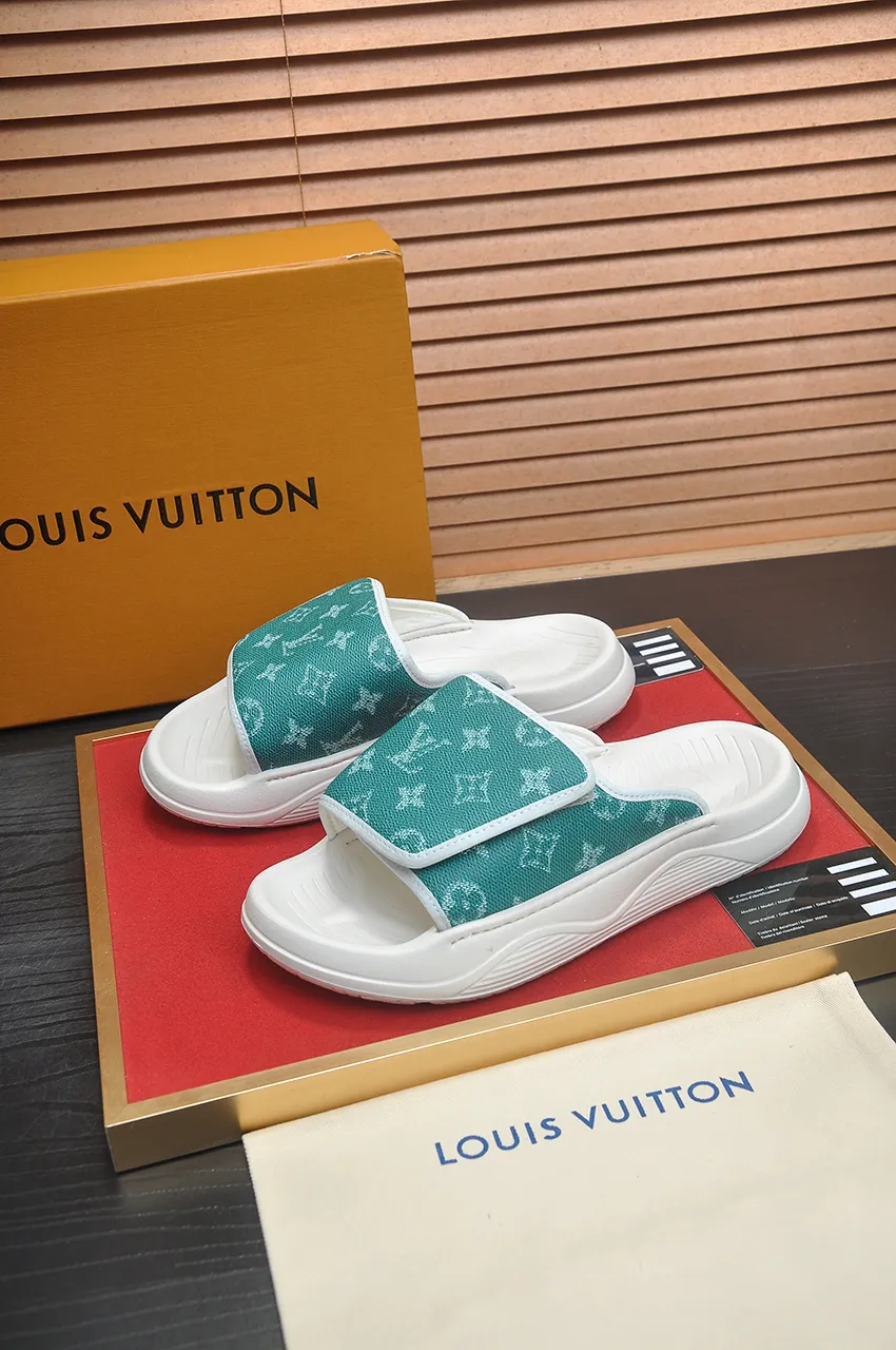 Men's men's shoes 💰340💶 [Louis Vuitton LV slippers] (high-end cowhide) counter 1:1 fashion style, a must-have for summer! The designer used LV’s iconic outsole. The original simple slippers instantly become fashionable! The upper is made of flexible special cowhide leather straps alternately, and the workmanship is exquisite! A must-have for stylish men in summer, size 38-45 (45 customized)